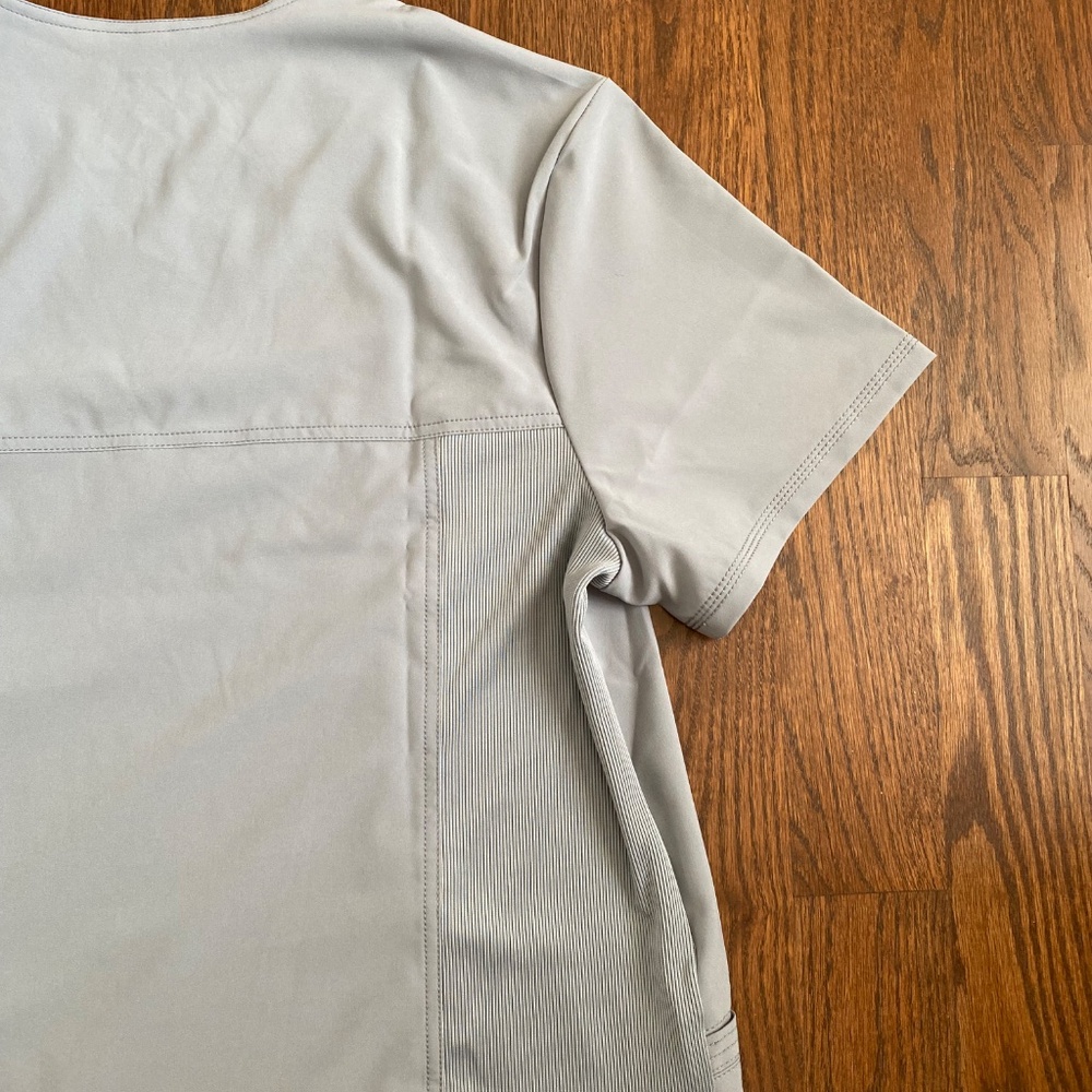 Cherokee Infinity Men’s V-Neck Scrub Top Gray Size L Medical Uniform - Picture 9 of 10